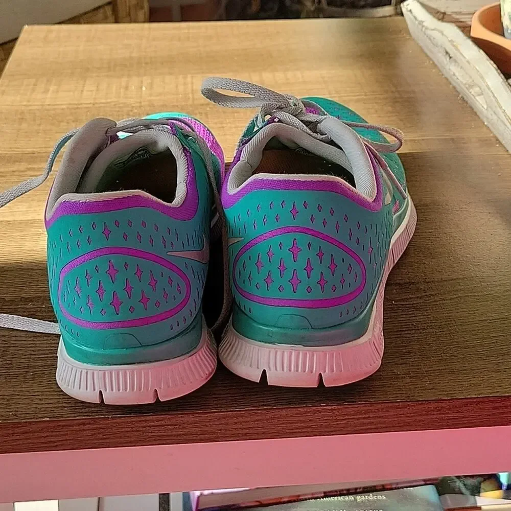NiKe Free 4.0 V2 Flyknit Women's Size 8,  Running Shoes, Walking, Yoga